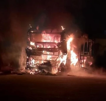 Bursa'da halk otobüsü, alev alev yandı 