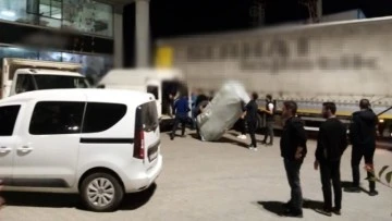 Bursa'da iflas eden mobilya mağazasını yağmaladılar