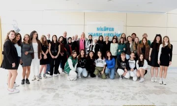 Bursa'da kız çocukları Nilüfer’den dünyaya dostluk ve barış mesajı verdi