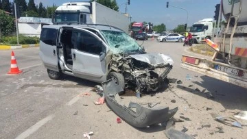 Bursa'da kural ihlali sonucu korkunç kaza: 2 yaralı 