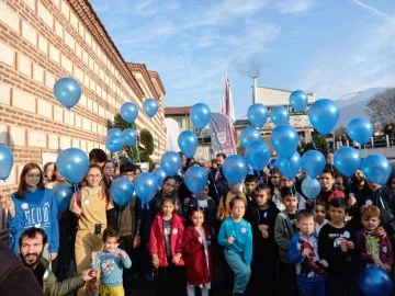 Bursa'da mavi balonlar ‘diyabet için’ gökyüzünde