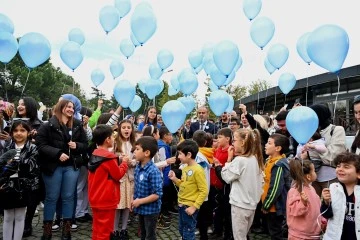 Bursa'da 'Mavi balonlar' Filistinli çocuklar için gökyüzüne bırakıldı