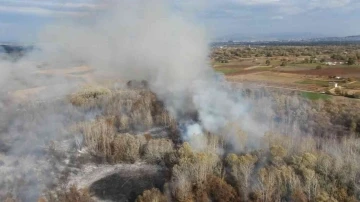 Bursa’da ormanlık alanda korkutan yangın havadan görüntülendi