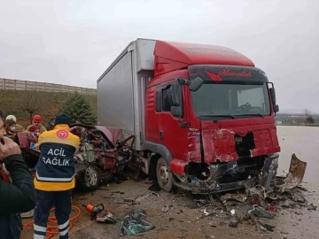 Bursa’da otomobil ile kamyon çarpıştı: 5 ölü
