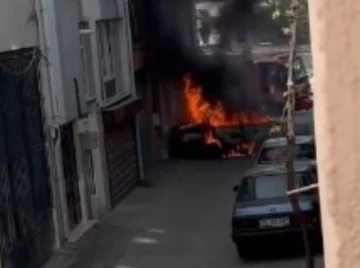 Bursa’da otomobil sokak ortasında alevlere teslim oldu