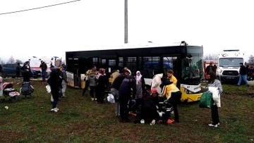 Bursa'da özel halk otobüsü ile otomobil çarpıştı: 1 ölü ve çok sayıda yaralı var! 