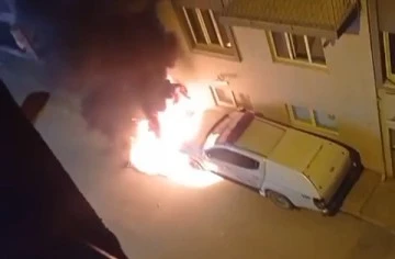 Bursa'da park halindeki bir araç daha yandı 