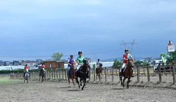Bursa'da Rahvan At Yarışları'nda çeyrek final heyecanı
