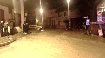 Mudanya'da sağanak yağış sele dönüştü: Trilye'de yollar dereye döndü