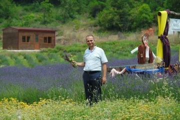 Bursa'da Ürololji Uzmanı Dr. Dursun Ünal'ın kurduğu tıbbi aromatik bahçe misafirlerini ağırlıyor