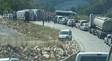 Bursa'da yolcu minibüsü ile kamyon çarpıştı: 1 ölü, 5 yaralı