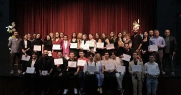 Bursa Devlet Tiyatrosu Geleneksel Feraizcizade Gençlik Kursu mezuniyet töreni gerçekleşti
