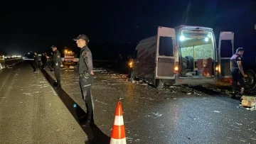 Bursa faciadan döndü: Dinamit yüklü kamyon devrildi, yol 7 saat sonra trafiğe açıldı