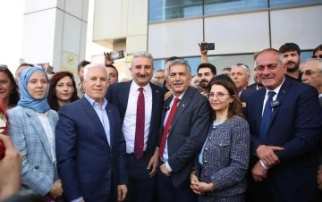 Bursa Gemlik Belediye Başkanı Şükrü Deviren görevi teslim aldı
