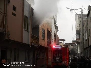 Bursa'nın Yıldırım ve Karacabey ilçelerinde konut yangınları 