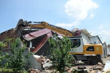 Bursa Osmangazi Belediyesi kaçak yapıları tek tek yıkıyor! 
