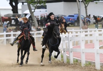 Bursa Osmangazi Belediyesi'nin düzenlediği Rahvan At Yarışları'nda büyük heyecan 