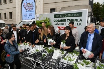 Bursa Osmangazi Belediyesi tarımı teşvik etmek adına 100 bin fide dağıttı