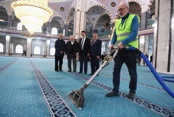 Bursa Osmangazi'de bulunan camilerde Ramazan temizliği başladı 