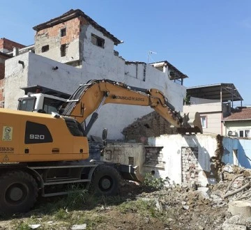 Bursa Osmangazi'de çevre kirliliğine neden olan metruk yapılar yıkılıyor! 