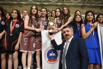 Bursa Yıldırım'da 'Okul Sporları Şenlikleri' tamamlandı