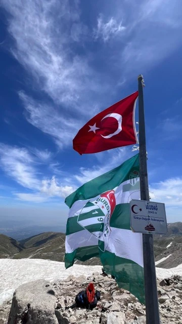 Bursaspor Bayrağı Uludağ'ın Zirvesinde!