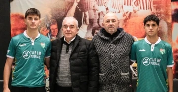 Bursaspor, Ahmet Hakan Atış ve Ahmet Berke Ay’la profesyonel sözleşme imzaladı