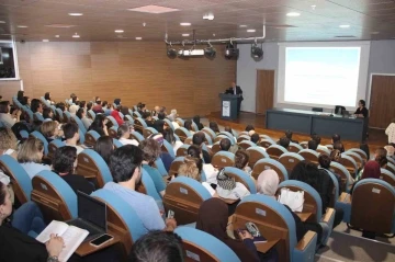 Bursa Uludağ Üniversitesi'nde tez yazımı ve atıfların önemi konuşuldu