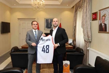 Çağdaş Bodrumspor Basketbol Kulübü Başkanı Çağlar’dan Vali Akbıyık’a ziyaret
