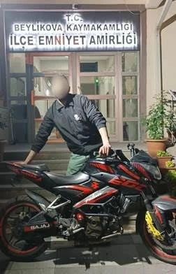 Çalınan motosiklet polis ekiplerince bulunarak sahibine teslim edildi
