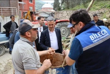 Çiftçilere Trabzon hurması yetiştirmenin püf noktaları anlatıldı
