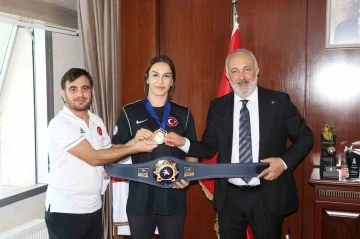 Çiftlikköy Belediyesi’nden dünya şampiyonu Çavuşoğlu’na 2 milyon lira ödül
