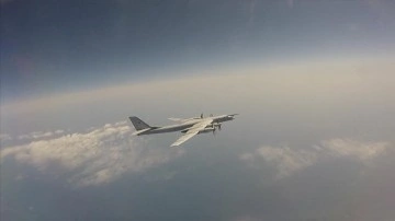 Çin ve Rusya'ya ait bombardıman uçakları, Japonya'ya yakın sularda ortak uçtu