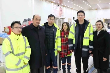 Çinli işçilerden deprem bölgesine yardım
