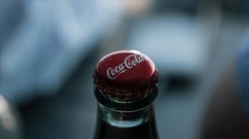 Coca Cola, Hırvatistan'da yaşanan zehirlenme vakaları nedeniyle bazı ürünlerini raftan çekiyor