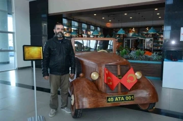 Çocukluk hayalini gerçekleştirdi, Atatürk’ün bindiği otomobili ahşaptan yaptı
