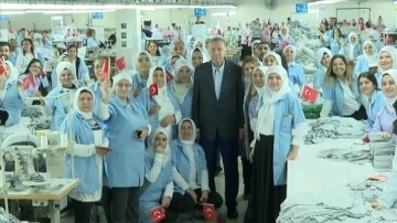 Cumhurbaşkanı Erdoğan, Denizli'de tekstil fabrikasını ziyaret etti