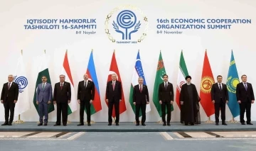 Cumhurbaşkanı Erdoğan, Ekonomik İşbirliği Teşkilatı aile fotoğrafı çekimine katıldı
