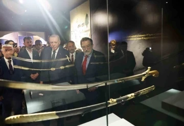 Cumhurbaşkanı Erdoğan, Fatih Sultan Mehmet Sergisi’ni ziyaret etti
