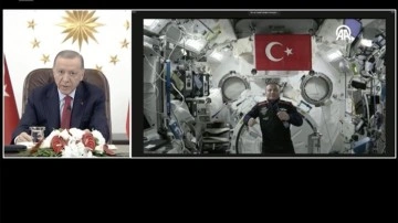 Cumhurbaşkanı Erdoğan: "(İlk Türk Astronot Gezeravcı'ya) Tüm milletimize ilham kaynağı old