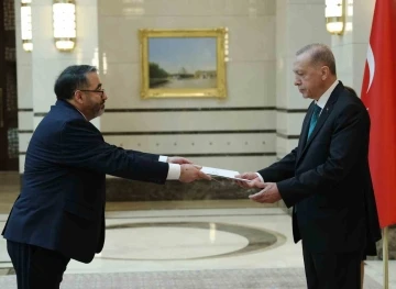Cumhurbaşkanı Erdoğan, Peru Büyükelçisi Cesar Augusto De Las Casas Diaz’ı kabul etti
