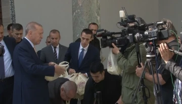 Cumhurbaşkanı Erdoğan Topkapı Sarayı’nda Hırka-i Saadet Dairesi’ni ziyaret etti