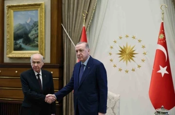 Cumhurbaşkanı Recep Tayyip Erdoğan, Cumhurbaşkanlığı Külliyesi’nde MHP Genel Başkanı Devlet Bahçeli’yi kabul etti.
