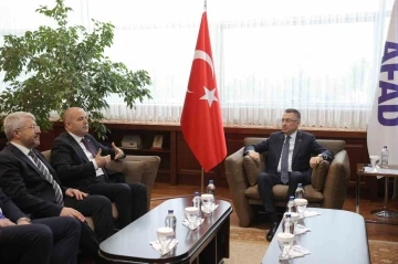 Cumhurbaşkanı Yardımcısı Oktay, Anavatan Partisi Genel Başkanı Çelebi ile bir araya geldi

