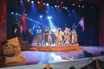 “Cumhuriyete Doğru” tiyatro oyunu Malatya’da izleyicilerle buluştu
