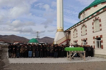 Darıca’da öldürülen genç kadın memleketi Erzurum’da toprağa verildi

