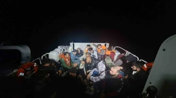  22 düzensiz göçmen kurtarıldı