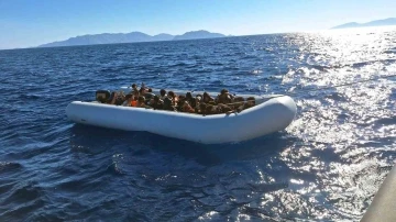 Datça’da 25 düzensiz göçmen kurtarıldı
