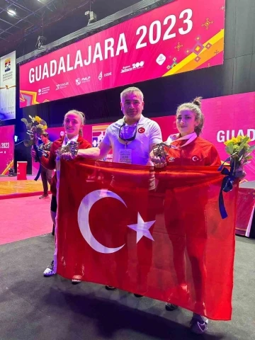Denizlili antrenörün halterci kızları Meksika’da altın madalya kazandı
