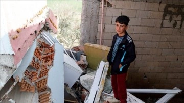 Depremde enkazdan çıkarılan 11 yaşındaki Emir, 3 yaşındaki kardeşini kurtarmış